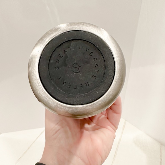 Lululemon Refresh Water Bottle - Picture 4 of 4